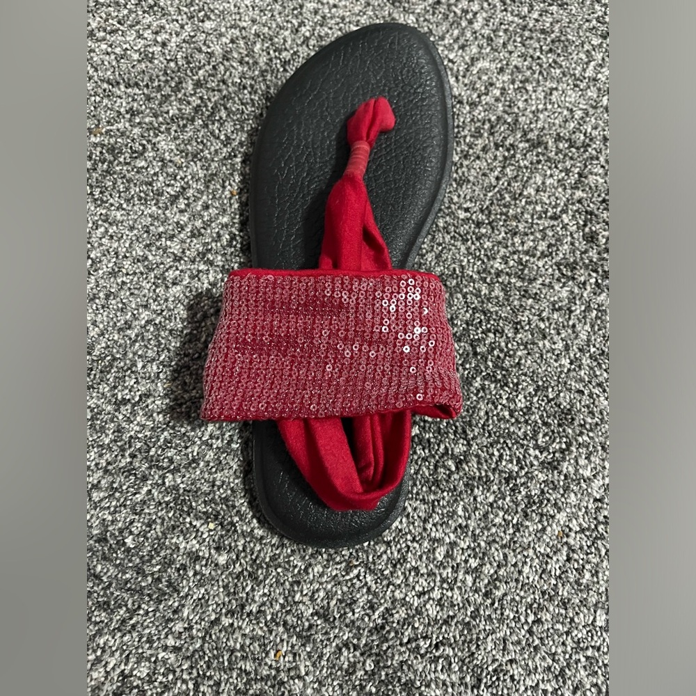Red Sanuk yoga sling 2 sandals
